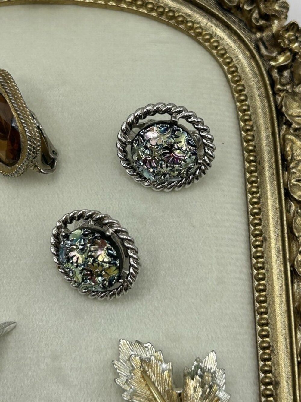 Vintage Sarah Coventry Clip On Earrings Set of 4 Mixed Designs Jewelry Leaves - Picture 6 of 12
